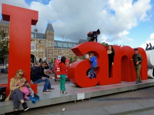 ::madness on the IAmsterdam sign::